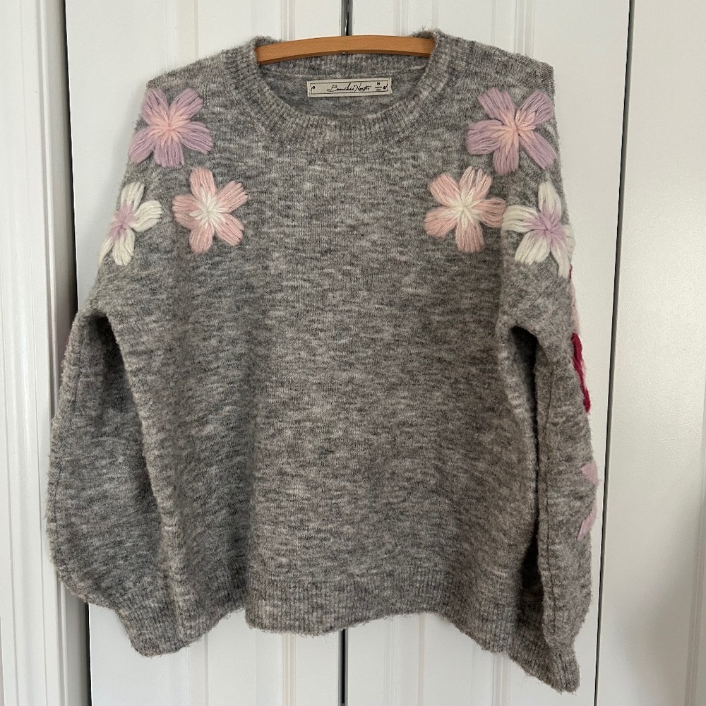 Boundless North Gray 3D Floral Knit Sweater Size Med
